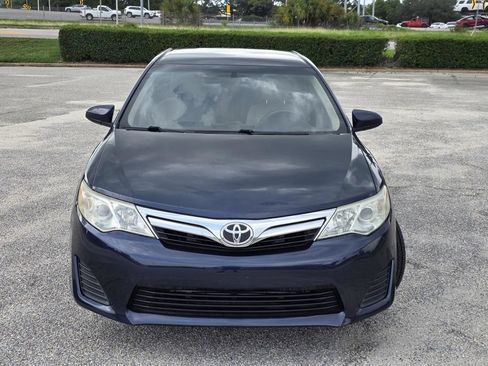 Used 2014 Toyota Camry LE FWD image 2