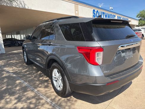 Used 2023 Ford Explorer XLT image 5
