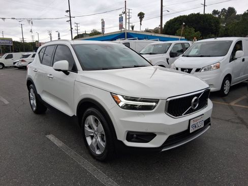 Used 2022 Volvo XC40 T5 Momentum AWD/4WD image 1