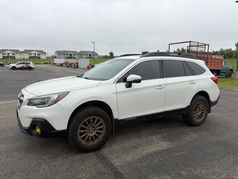 Used 2019 Subaru Outback 3.6R Limited AWD/4WD image 1