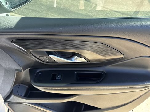 Used 2024 GMC Terrain SLT image 16