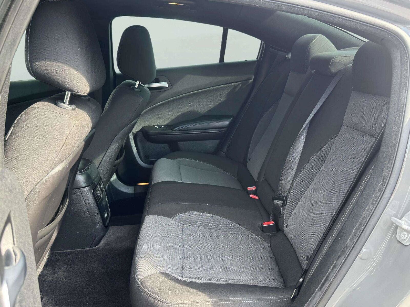 Used 2018 Dodge Charger SXT w/ Blacktop Package RWD image 27