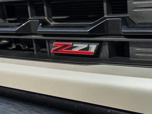 Used 2022 Chevrolet Silverado 1500 LT Trail Boss w/ LT Trail Boss Premium Package image 9