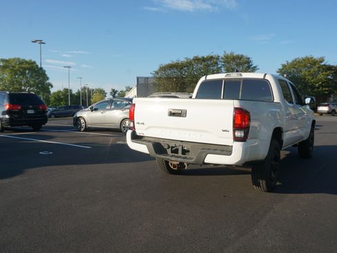 Used 2020 Toyota Tacoma SR AWD/4WD image 3
