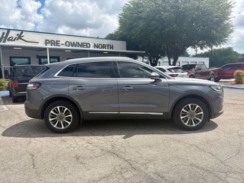 Used 2022 Lincoln Nautilus FWD w/ Premium Package image 2