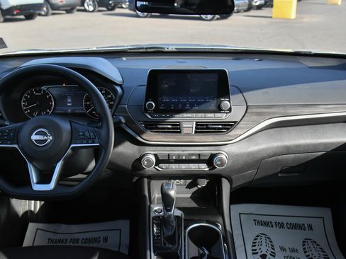 Used 2024 Nissan Altima 2.5 SV image 33