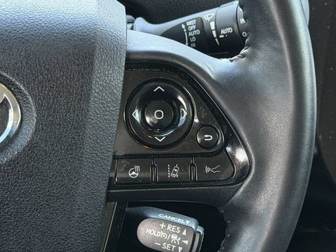 Used 2021 Toyota Prius XLE FWD image 14
