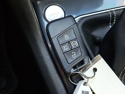 Used 2022 Volkswagen Tiguan SE w/ Panoramic Sunroof Package image 20