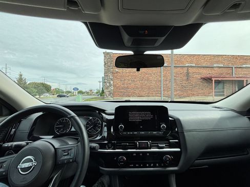 Used 2025 Nissan Pathfinder SV FWD image 34