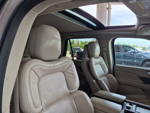 Used 2020 Lincoln Navigator Reserve w/ Luxury Package RWD image 5