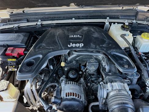 Used 2020 Jeep Gladiator Overland image 30