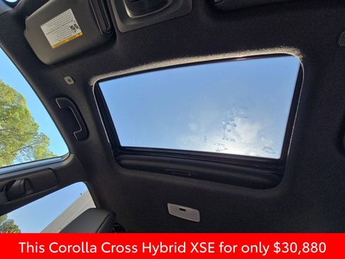 Used 2024 Toyota Corolla Cross XSE w/ Convenience Package image 38
