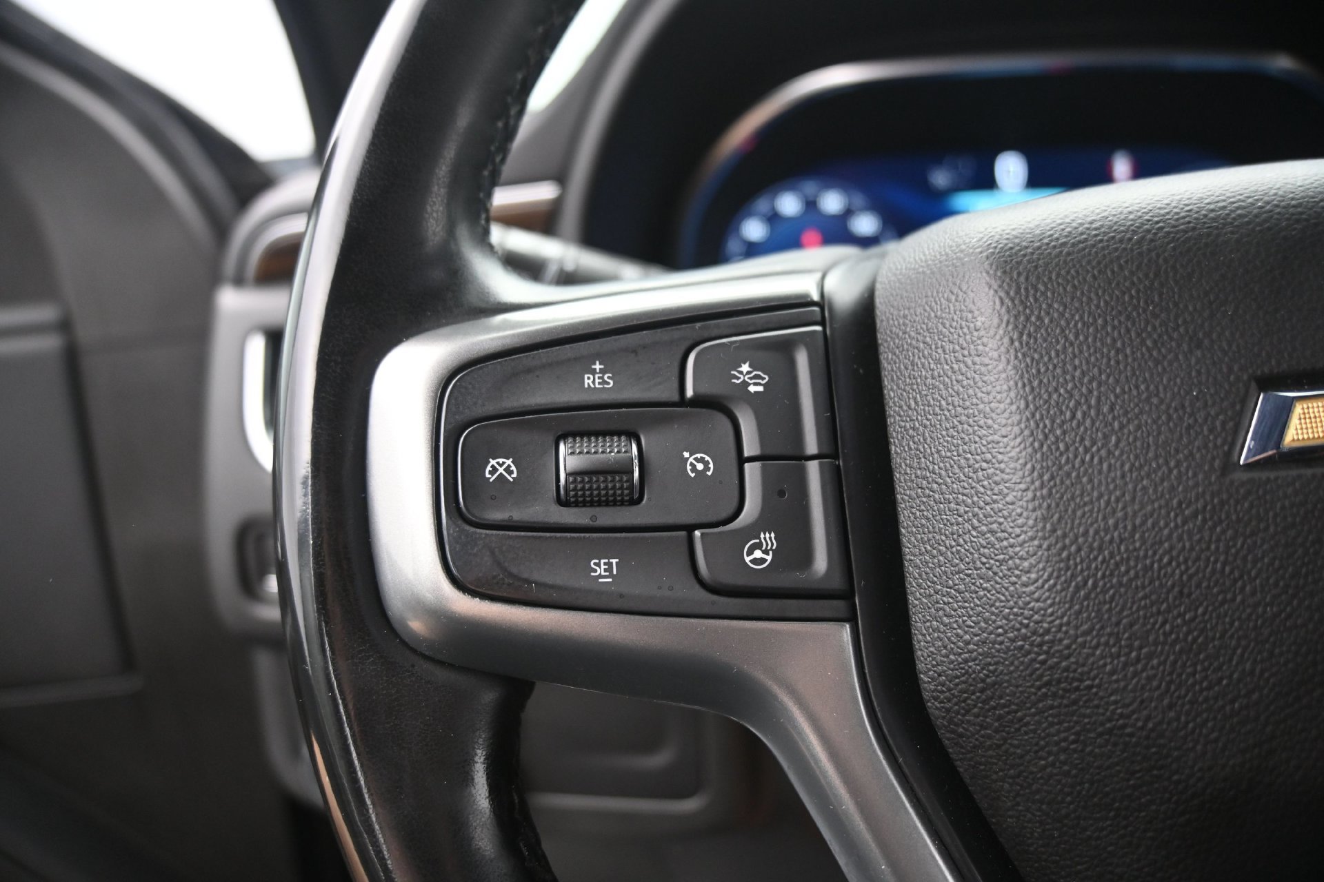 Used 2023 Chevrolet Suburban Premier AWD/4WD image 29