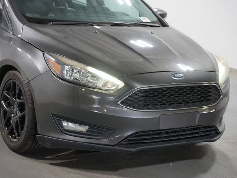 Used 2016 Ford Focus SE w/ Equipment Group 201A FWD image 4