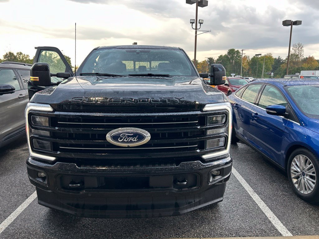 Used 2025 Ford F350 Platinum AWD/4WD image 2