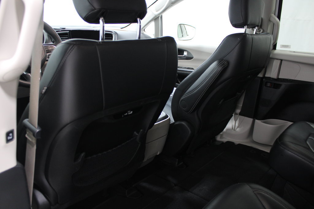 Used 2022 Chrysler Pacifica Touring-L FWD image 13