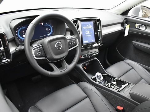 New 2025 Volvo XC40 B5 Plus w/ Climate Package image 24