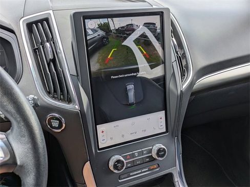 Used 2022 Ford Edge Titanium image 15