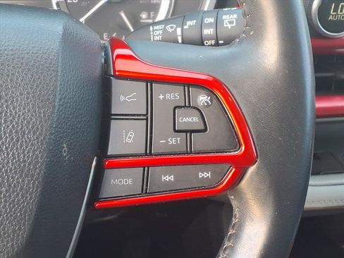 Used 2022 Toyota Highlander XLE image 15