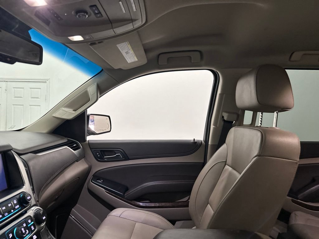 Used 2020 Chevrolet Suburban LT w/ Luxury Package RWD image 34