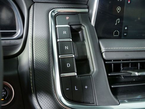 Used 2023 GMC Yukon SLT RWD image 17