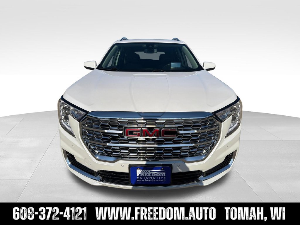 Used 2024 GMC Terrain Denali w/ Denali Premium Package AWD/4WD image 8
