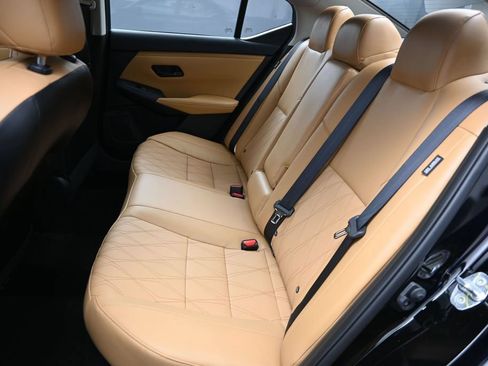Used 2025 Nissan Sentra SV w/ SV Premium Package FWD image 17