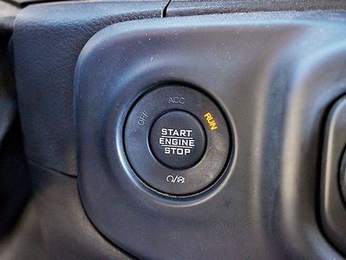 Used 2018 Jeep Wrangler Unlimited Sahara image 31