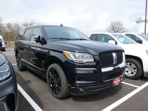 Certified 2023 Lincoln Navigator Reserve image 3