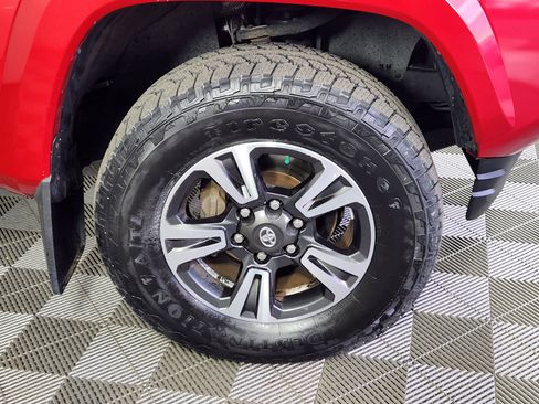 Used 2017 Toyota Tacoma TRD Off-Road image 9