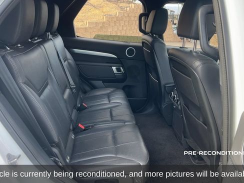 Used 2020 Land Rover Discovery Landmark AWD/4WD image 15