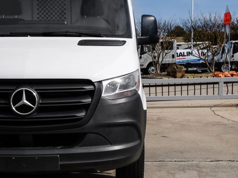 Used 2024 Mercedes-Benz Sprinter 2500 image 38