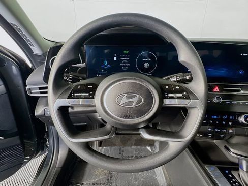 Used 2024 Hyundai Elantra SEL image 15