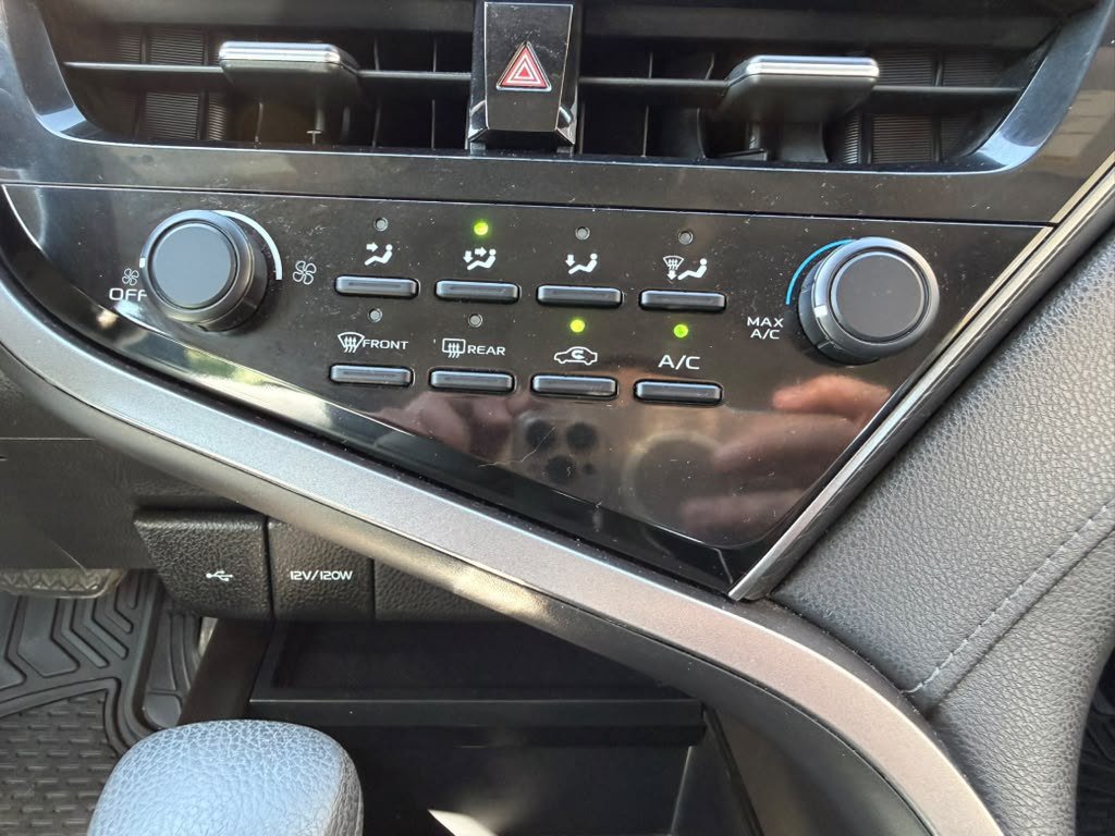 Used 2021 Toyota Camry LE AWD/4WD image 33