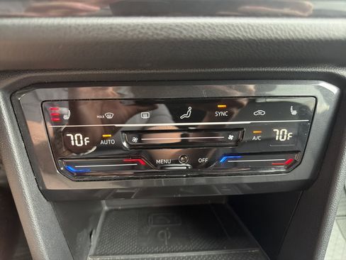 Used 2024 Volkswagen Tiguan SE AWD/4WD image 27