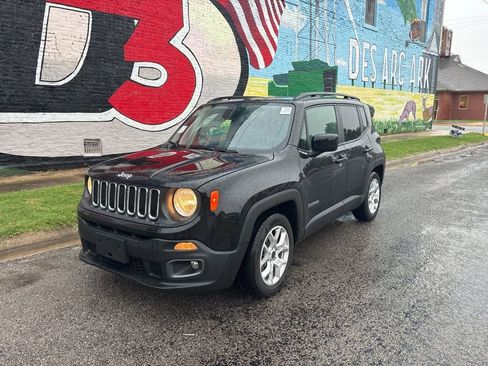 Used 2018 Jeep Renegade Latitude FWD image 2