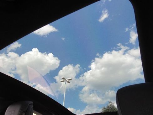 Used 2023 Porsche Taycan Premium Package w/ Premium Package image 7