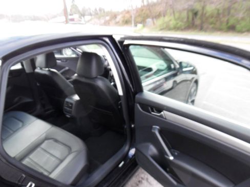 Used 2022 Volkswagen Passat 2.0T SE FWD image 20