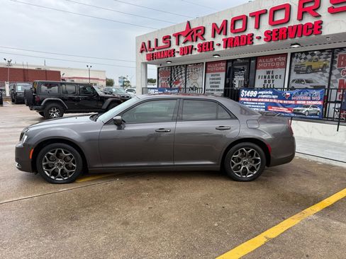 Used 2018 Chrysler 300 S image 3
