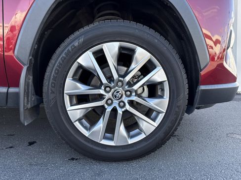 Used 2022 Toyota RAV4 XLE Premium image 29