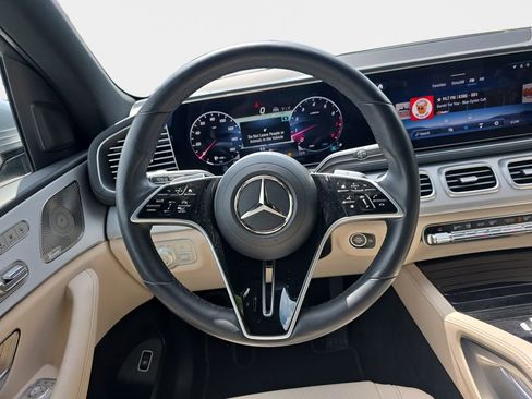 Used 2025 Mercedes-Benz GLS 450 4MATIC image 11