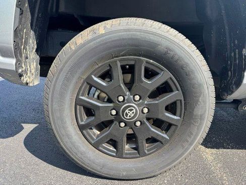 Certified 2025 Toyota Tacoma SR5 AWD/4WD image 10