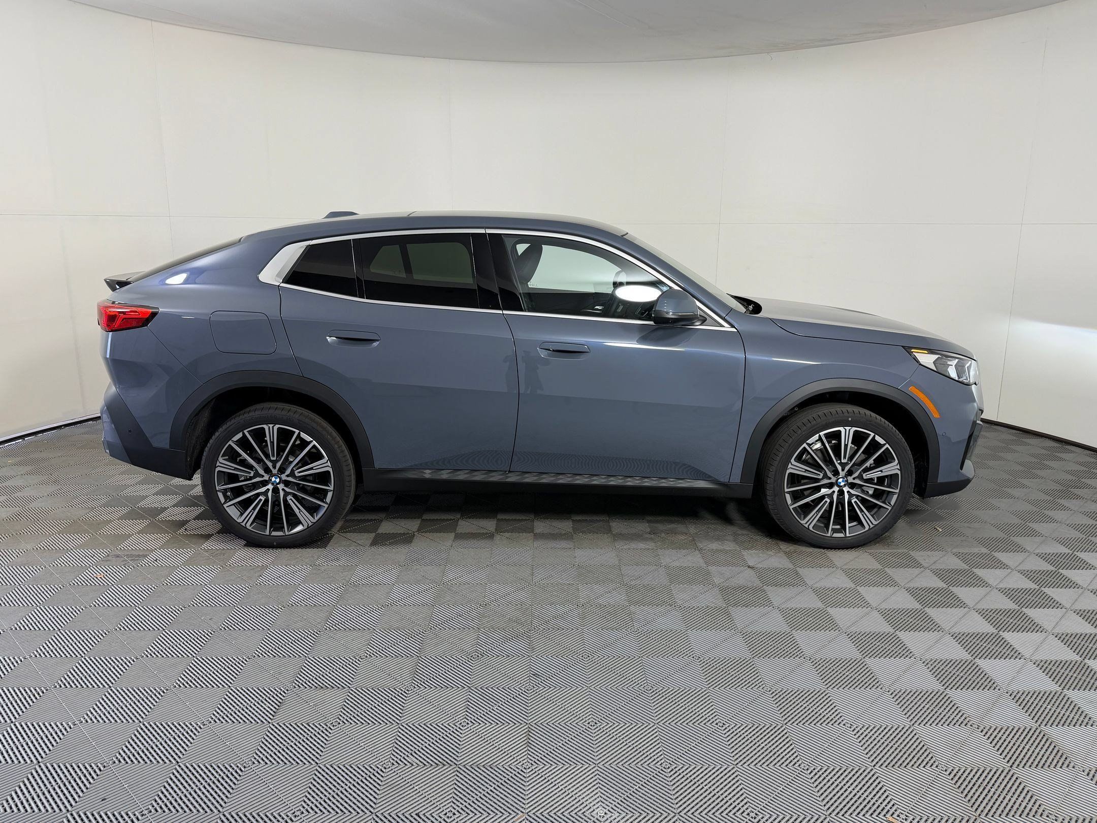 Used 2026 BMW X2 xDrive28i w/ Technology Package AWD/4WD image 8