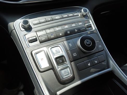 Used 2022 Hyundai Santa Fe SEL w/ Convenience + Premium Package FWD image 16