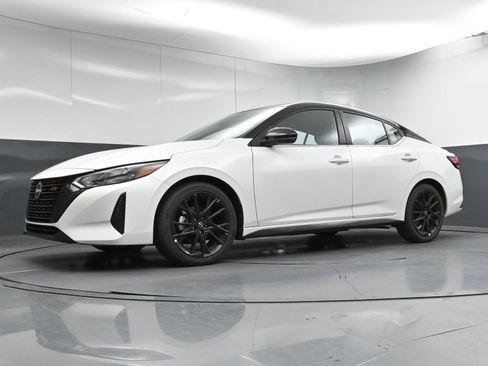 Certified 2025 Nissan Sentra SR w/ Midnight Edition image 21