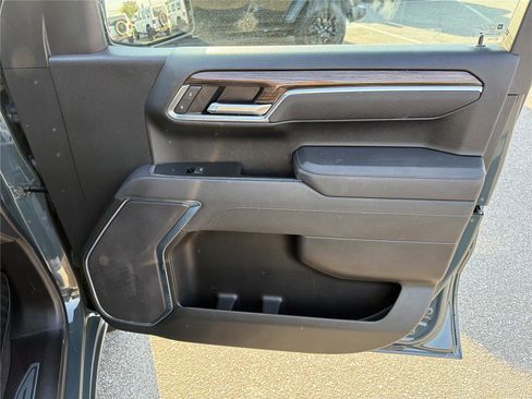 Used 2025 Chevrolet Silverado 1500 LT AWD/4WD image 14