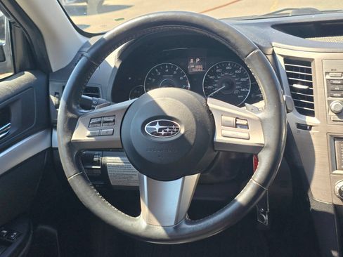 Used 2011 Subaru Outback 2.5i Premium w/ All-Weather Pkg AWD/4WD image 19