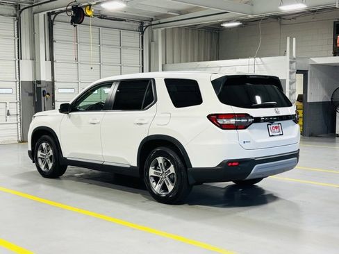 New 2025 Honda Pilot EX-L image 16