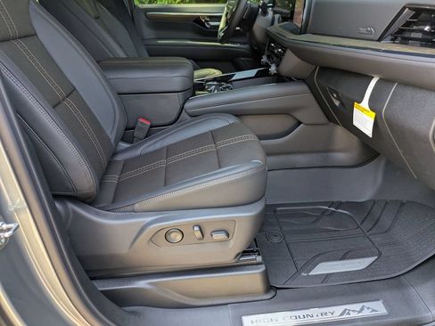 New 2026 Chevrolet Suburban High Country AWD/4WD image 43