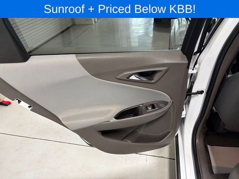 Used 2017 Chevrolet Malibu LT image 18